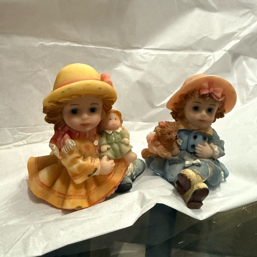 2 Resin Montefiori figurines